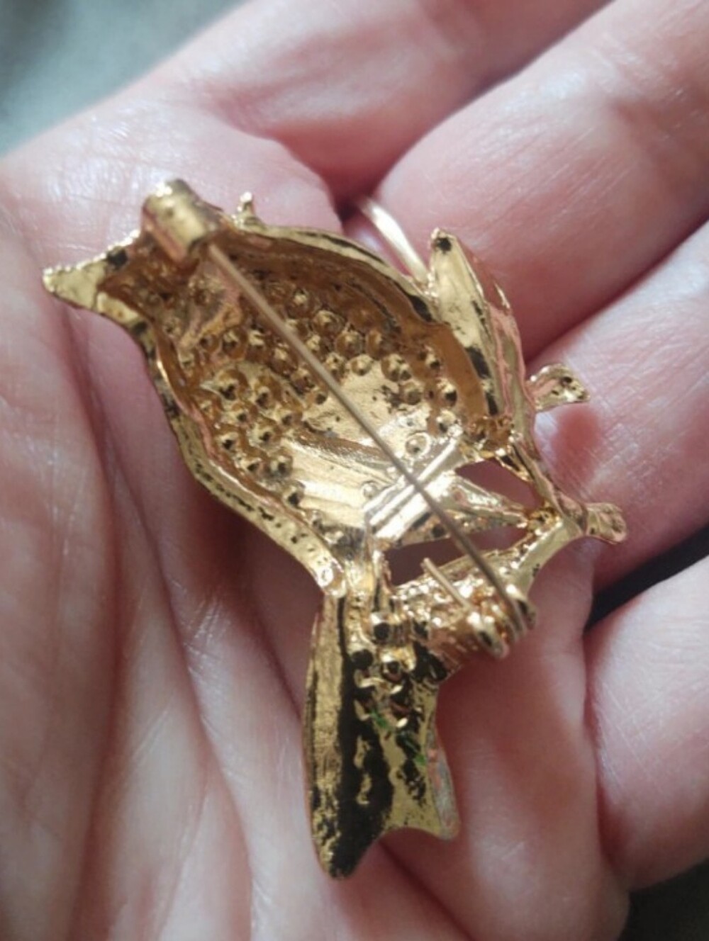Red Crystal Cardinal Brooch - Picture 3 of 4